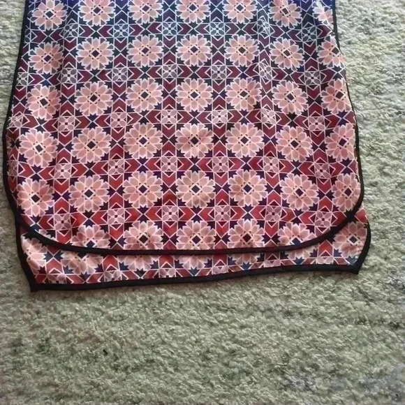 Vince Camuto Geographic Flower Sleeveless Top PS - Picture 4 of 9